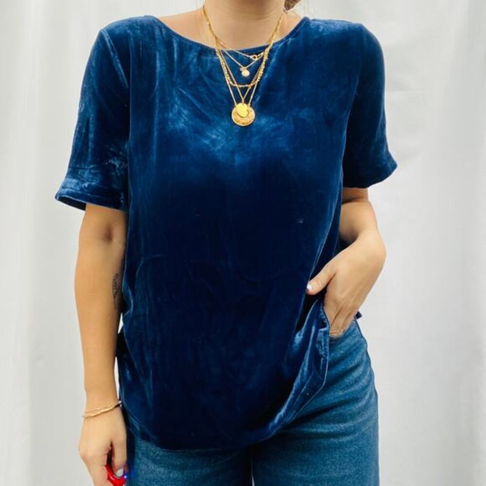 Sundance M blue velvet scoop neck blouse‎